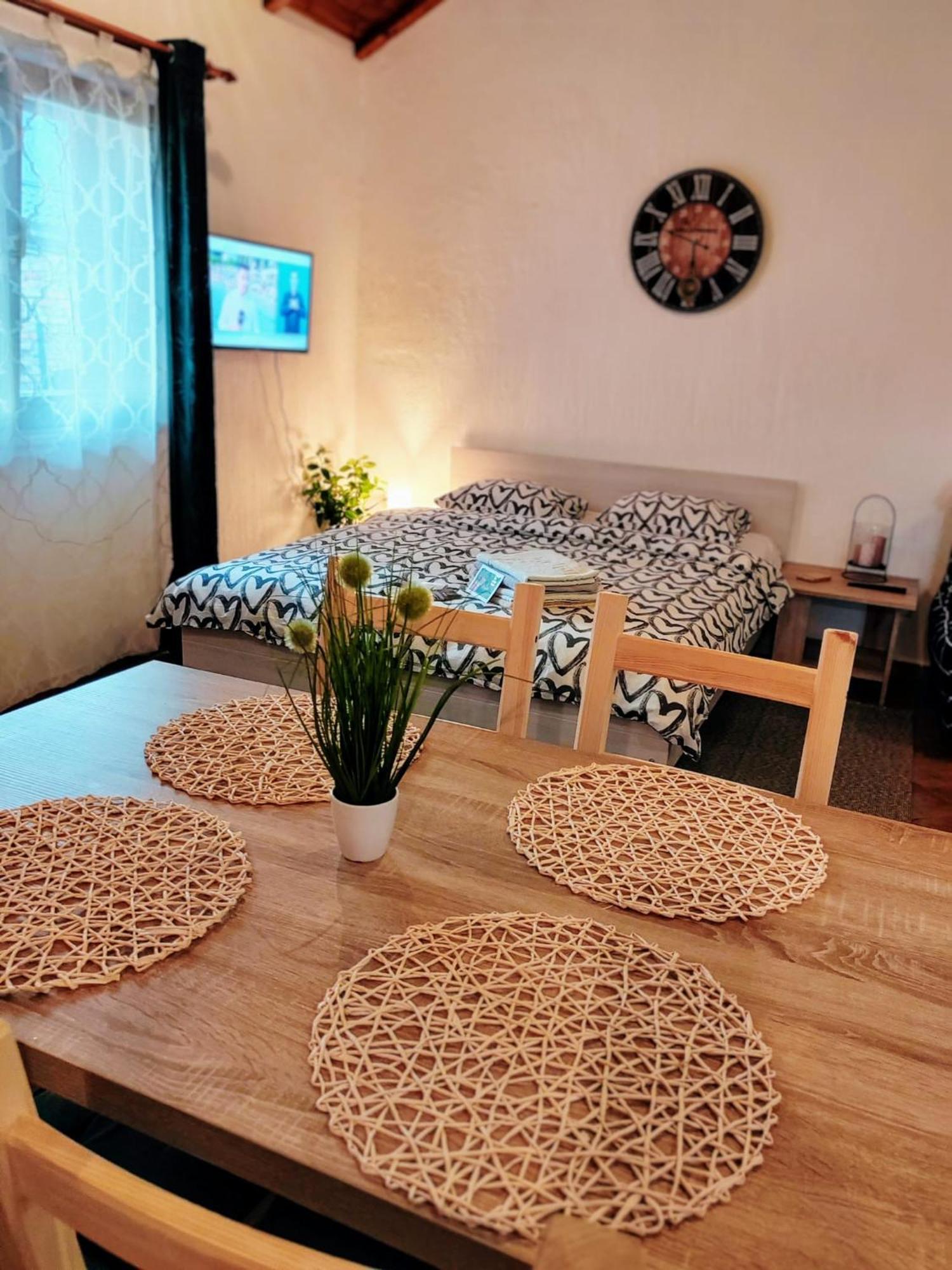 Studio Apartman Buteo Jastrebarsko Exterior foto