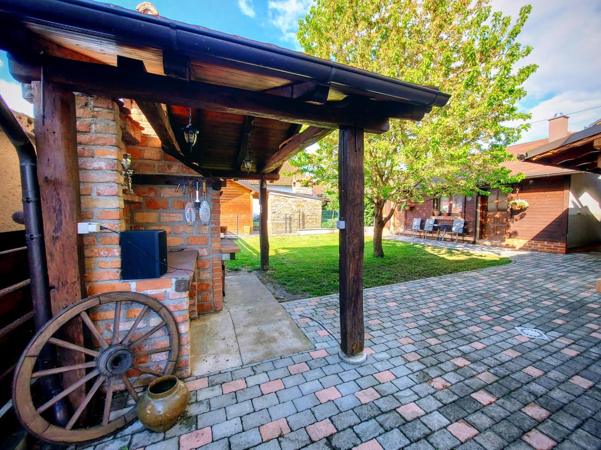 Studio Apartman Buteo Jastrebarsko Exterior foto